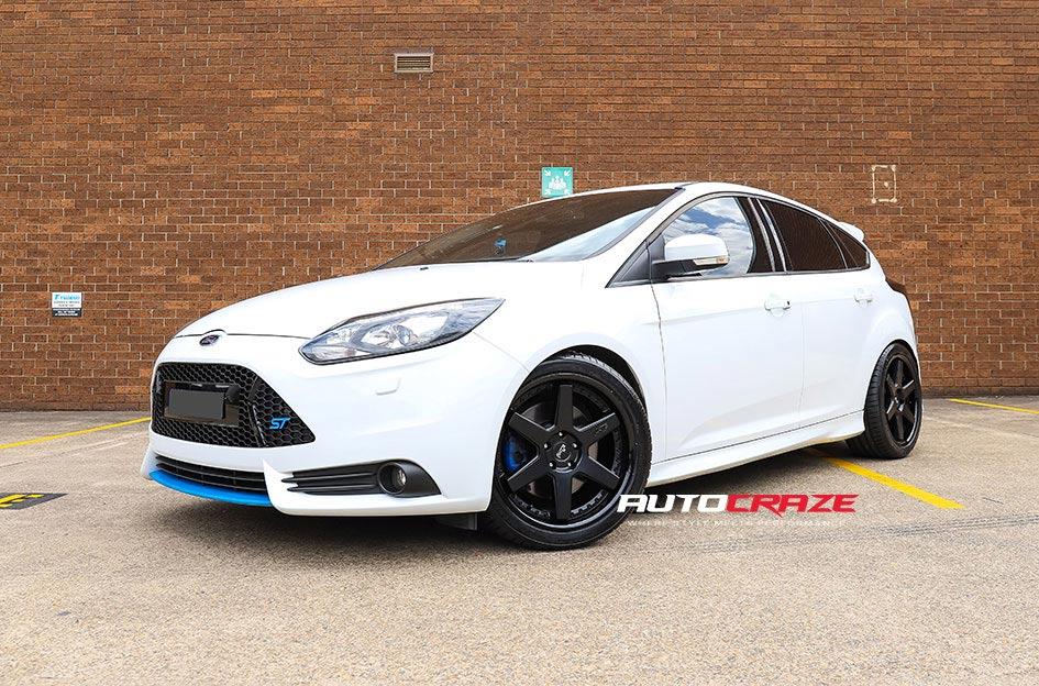 FORD FOCUS  5 STUD  ALTAIR MATTE BLACK WITH GLOSS BLACK LIP