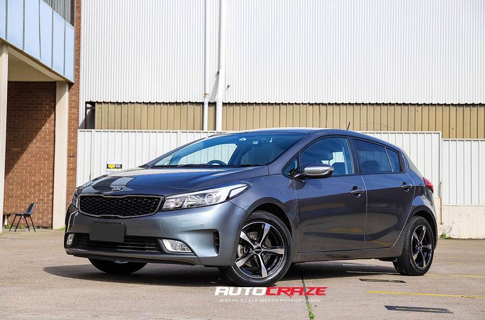 KIA-CERATO-BADGER-PIANO-BLACK-MACHINED