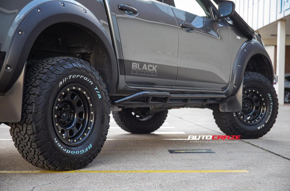 NISSAN NAVARA D LOCKER BLACK