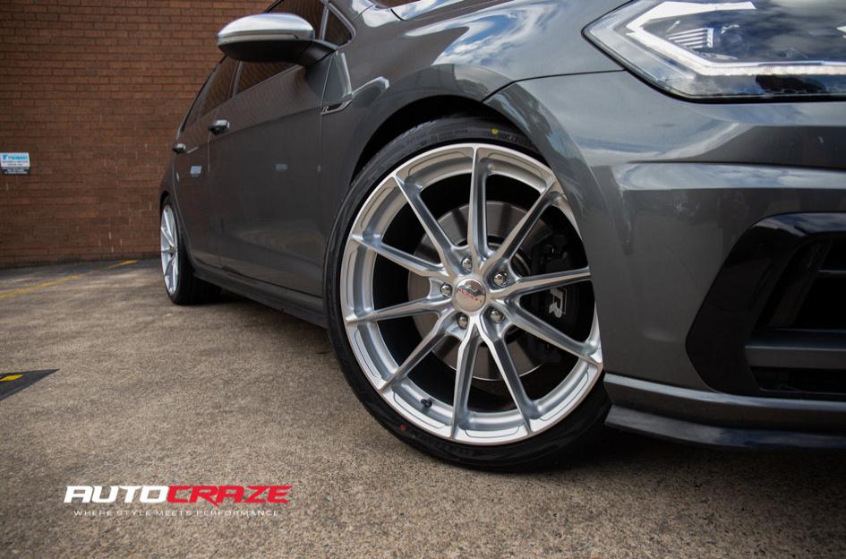 VOLKSWAGEN GOLF ZR6 POLISHED SILVER
