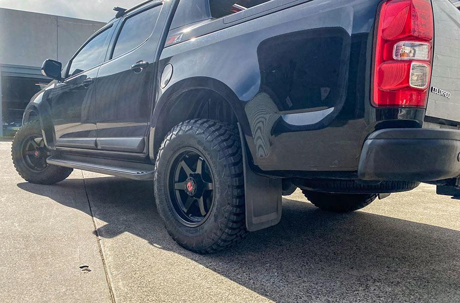 HOLDEN COLORADO PROSECUTOR MATTE BLACK