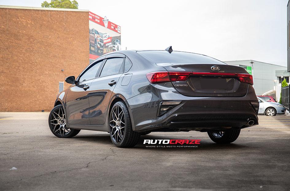 KIA-CERATO-PODIUM-PIANO-BLACK-MACHINED