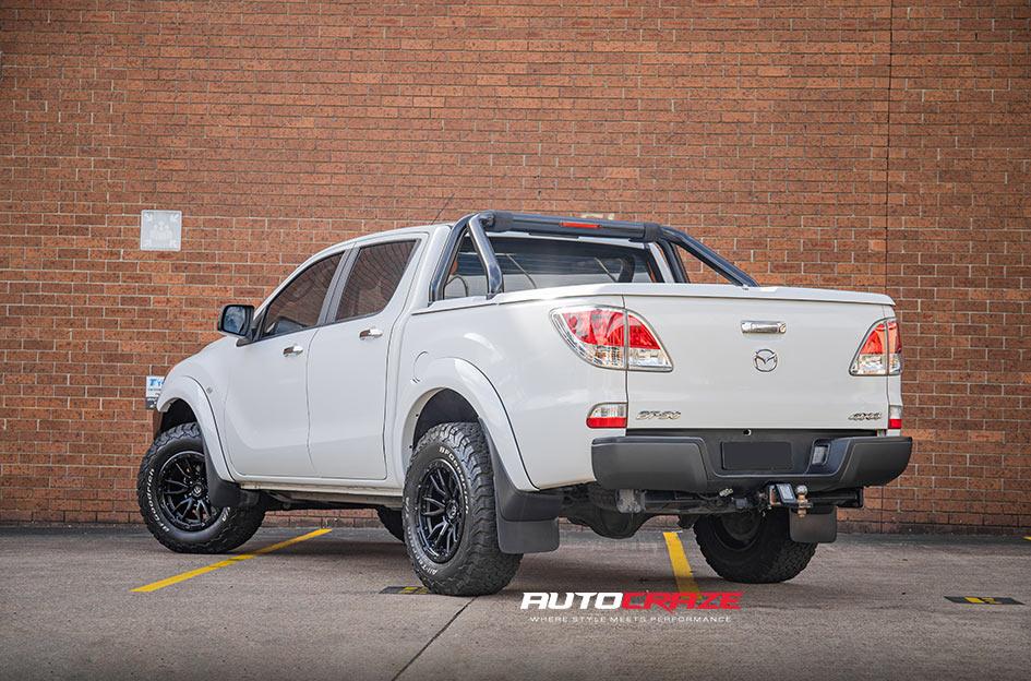 MAZDA BT 50 REPLAY GLOSS BLACK MACHINED DARK TINT