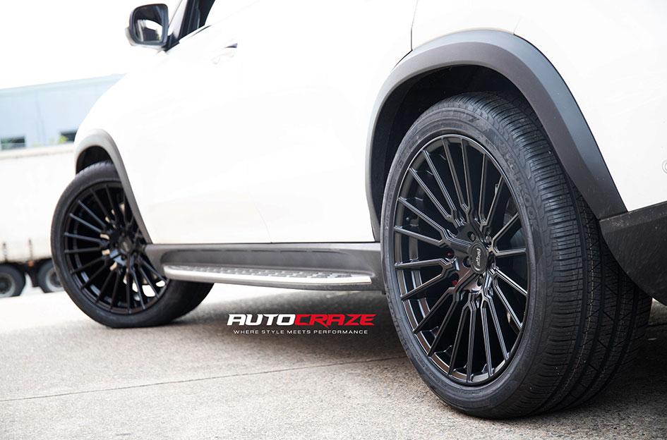MERCEDES-GLC-43-PREMIO-MATTE-BLACK