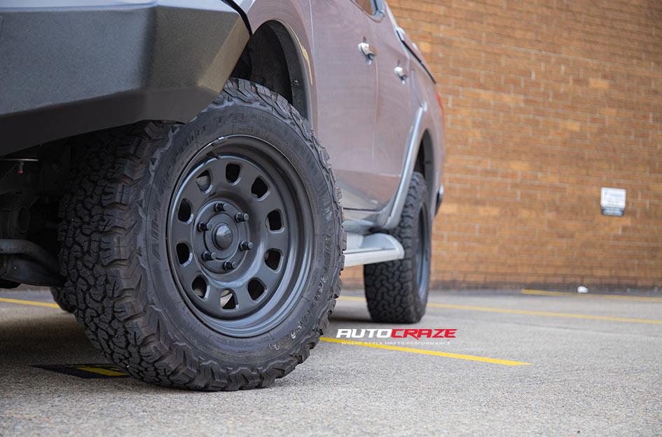 MITSUBISHI TRITON D HOLE BLACK