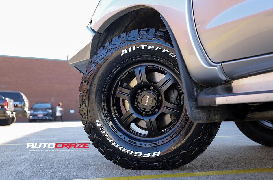 TOYOTA HILUX 4WD BUCKSHOT SATIN BLACK