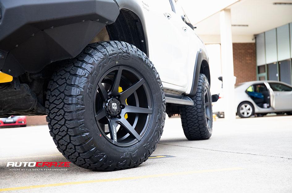 TOYOTA HILUX 4WD AVALANCHE MATTE BLACK FRONT MILLED