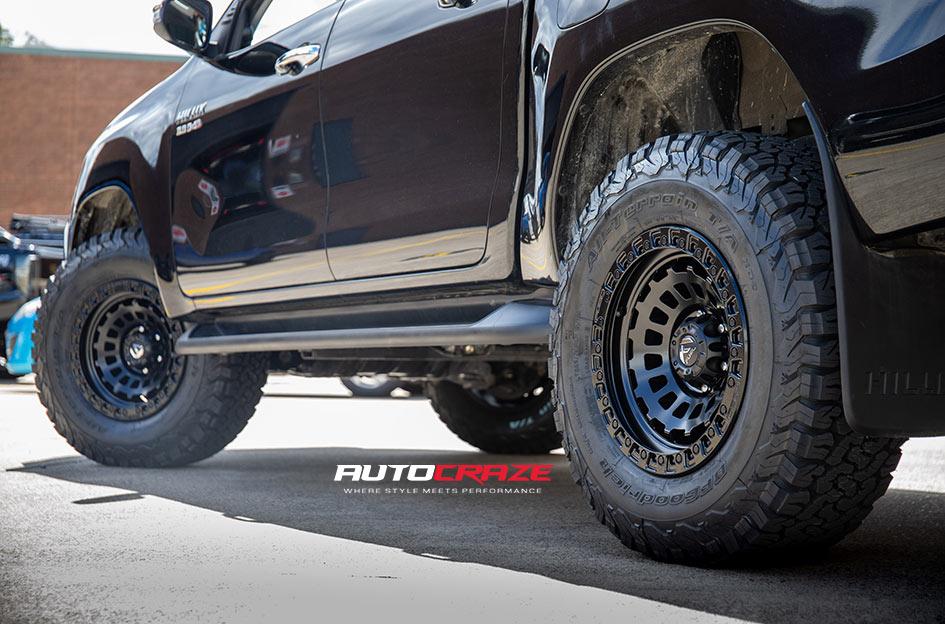 TOYOTA HILUX N80 4WD ZEPHYR MATTE BLACK