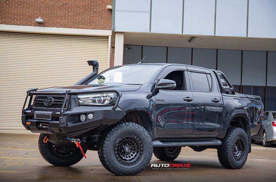 TOYOTA HILUX N80 4WD ZEPHYR MATTE BLACK