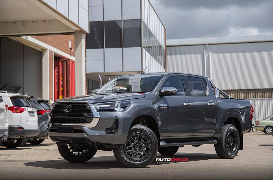 TOYOTA HILUX 4WD MESA KM544 SATIN BLACK GREY TINT