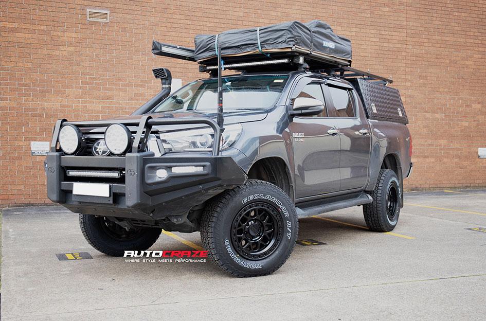 TOYOTA HILUX 4WD MESA SATIN BLACK W GLOSS BLACK LIP
