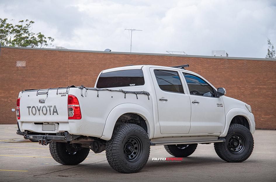 TOYOTA HILUX N70 4WD D HOLE BLACK
