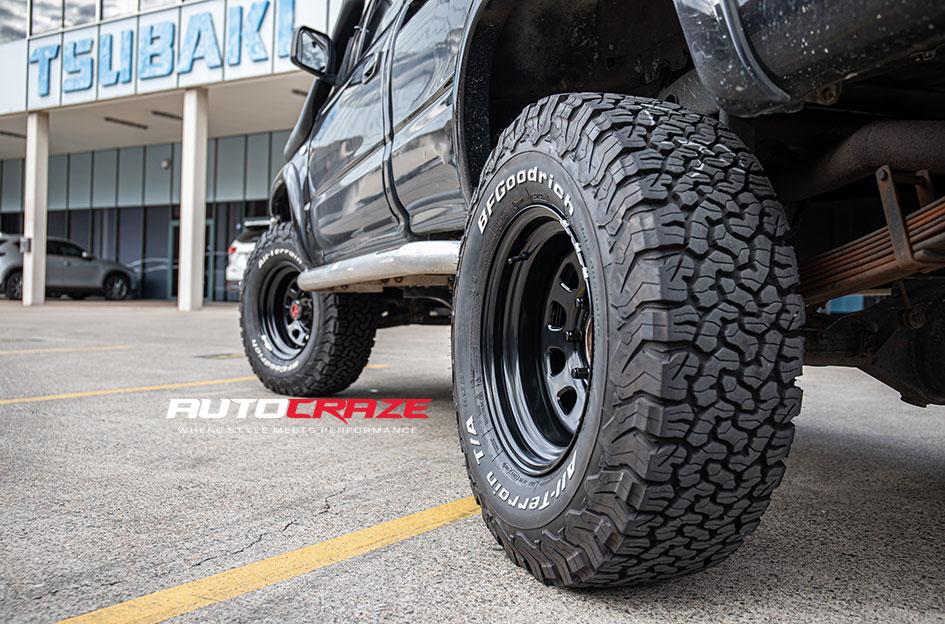 TOYOTA HILUX N70 4WD D HOLE BLACK