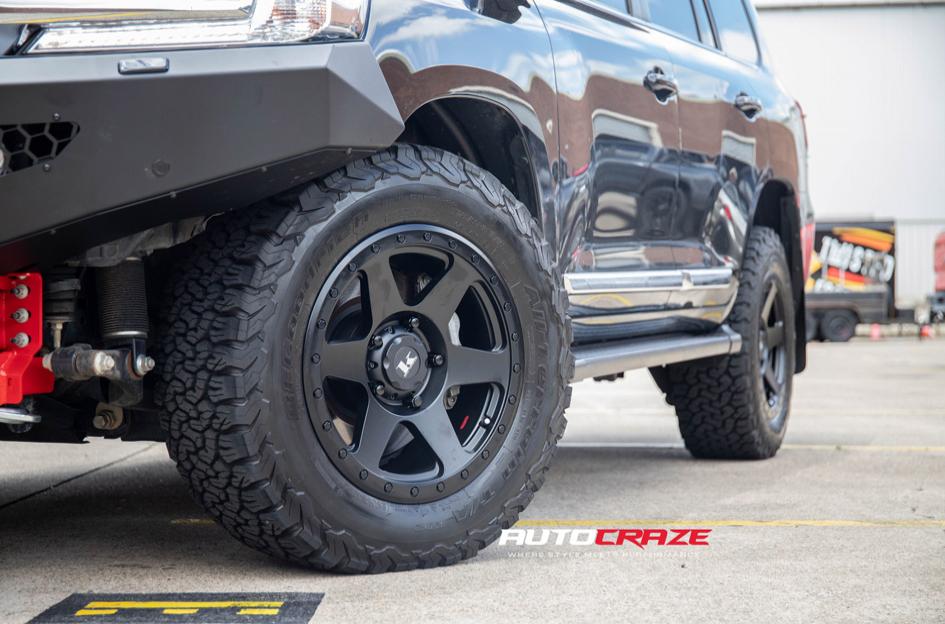 TOYOTA LANDCRUISER QUAKE SATIN BLACK