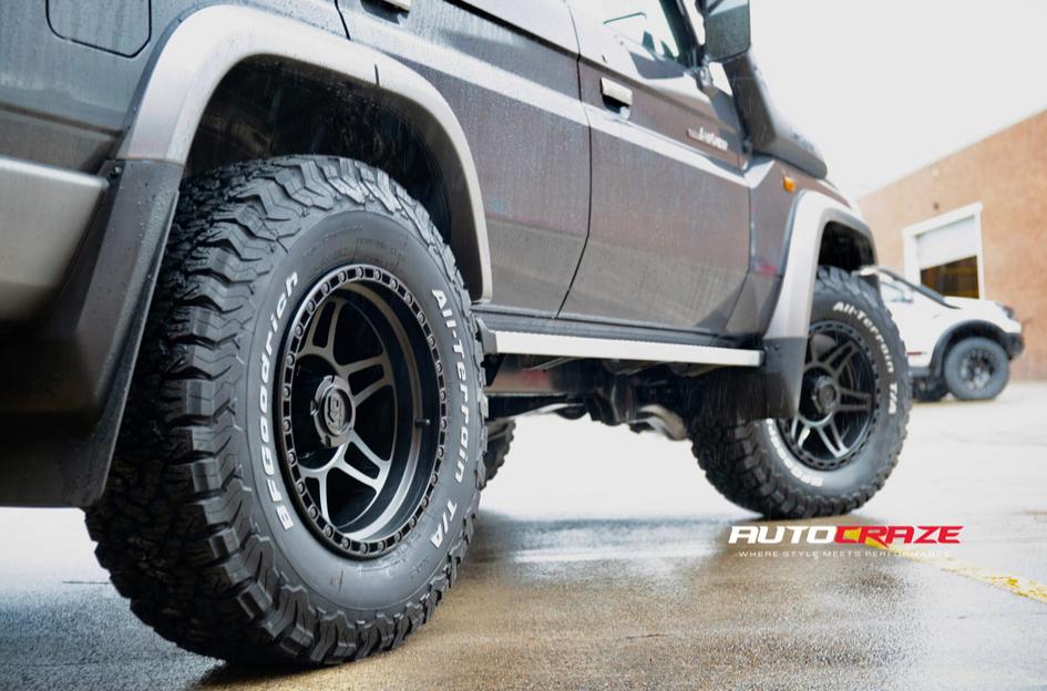 TOYOTA LANDCRUISER KONG SATIN BLACK