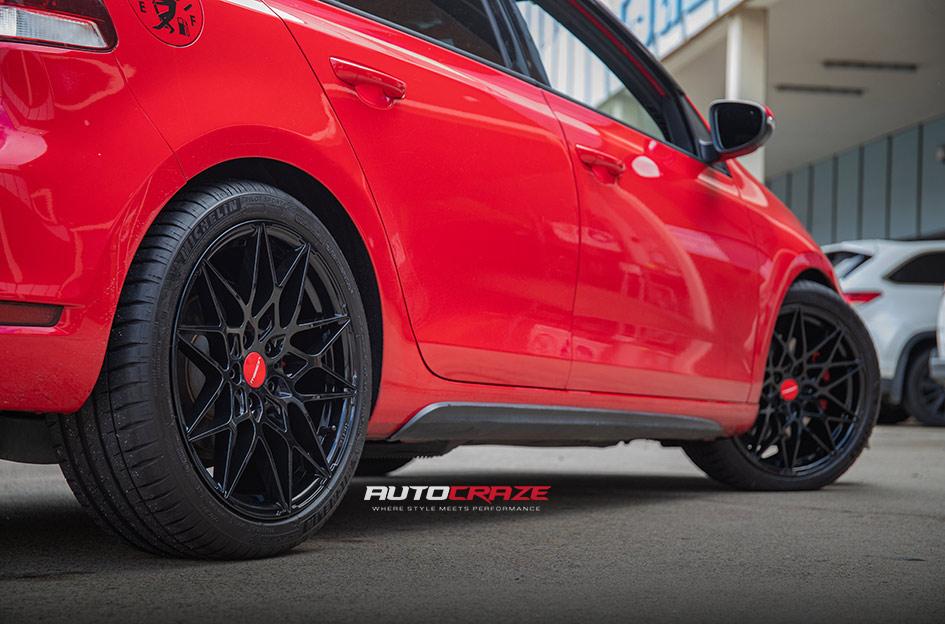 VOLKSWAGEN-GOLF-ZR1-GLOSS-BLACK