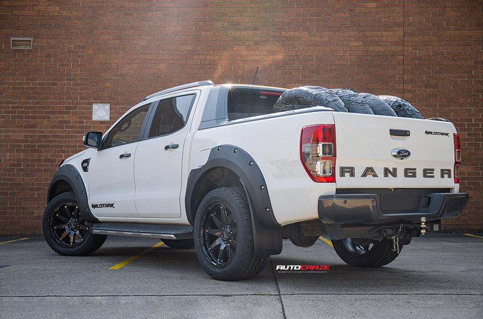 FORD RANGER OCEANO GLOSS BLACK