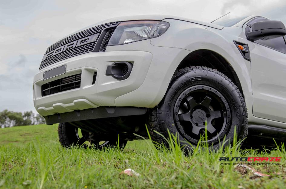 FORD-RANGER-SIX-MATTE-BLACK-FACE-WITH-GLOSS-BLACK-WINDOWS