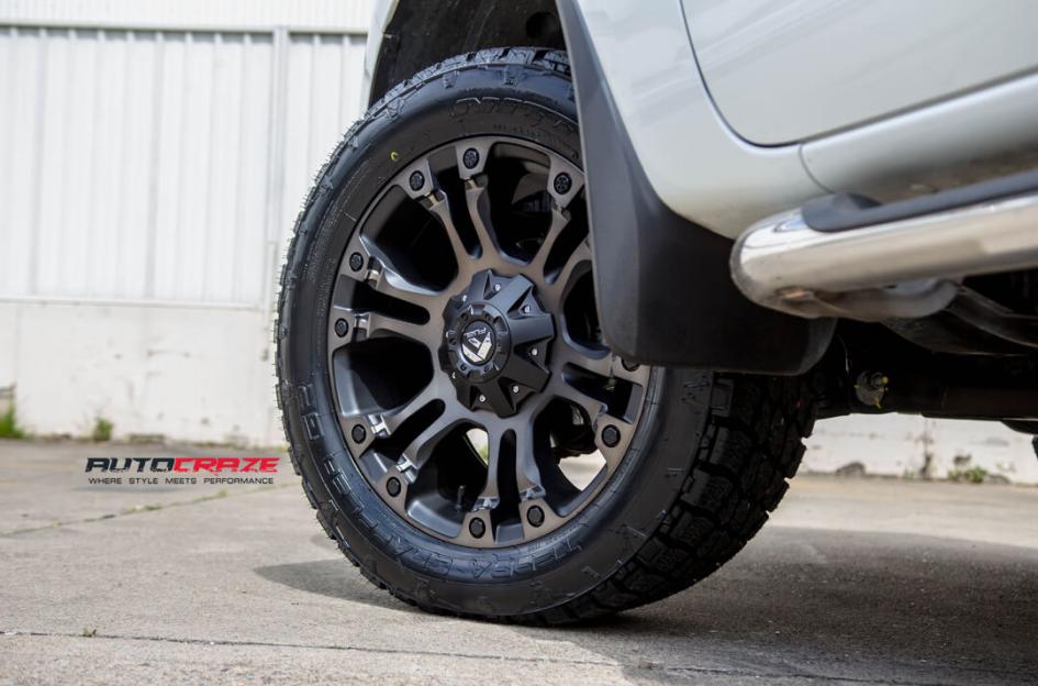 MAZDA BT 50 VAPOR BLACK MACHINED WITH DARK TINT