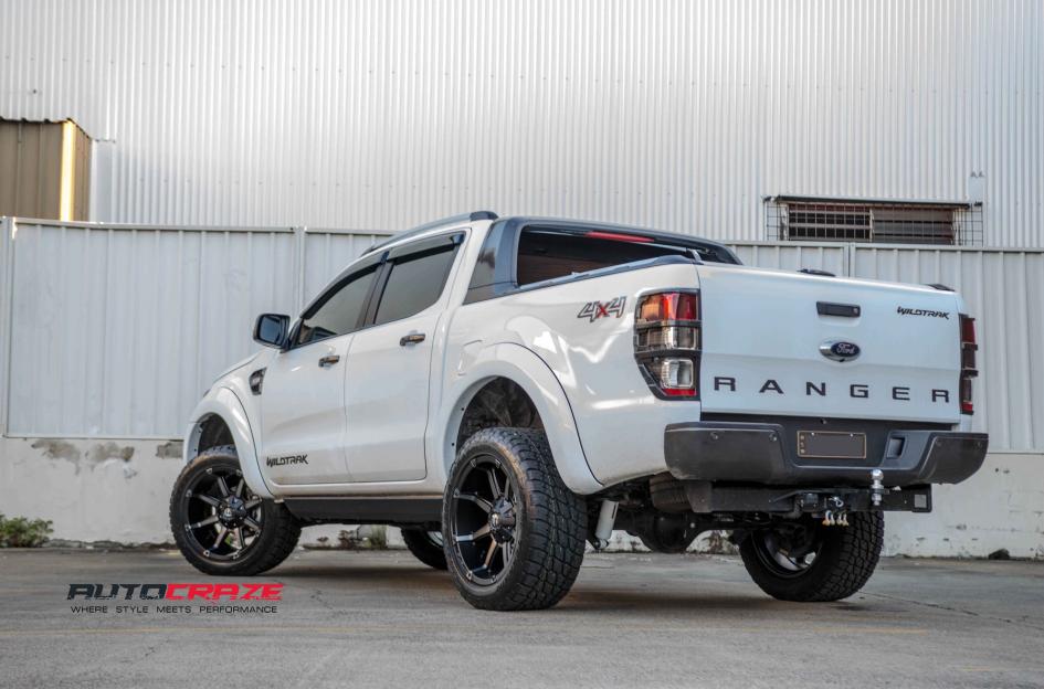 FORD RANGER COUPLER BLACK MACHINED WITH DARK TINT