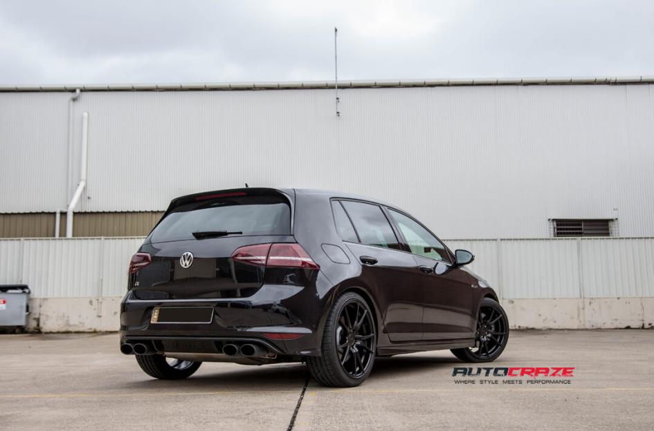 VOLKSWAGEN GOLF SF06 SATIN BLACK