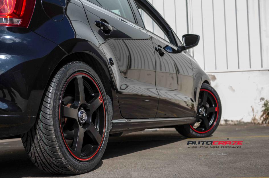VOLKSWAGEN POLO MR116 MATTE BLACK RED EDGE
