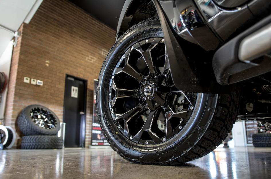 FORD RANGER ASSAULT GLOSS BLACK MILLED ACCENTS