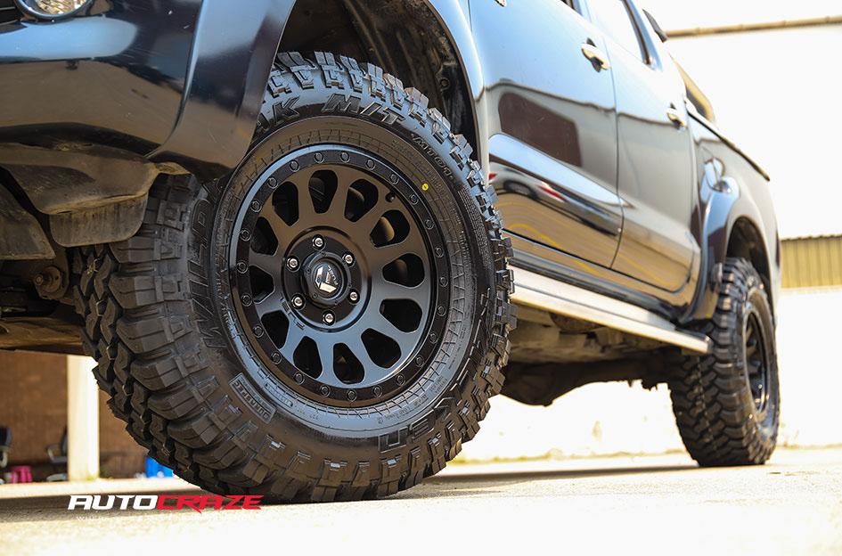 TOYOTA HILUX N70 4WD VECTOR MATTE BLACK