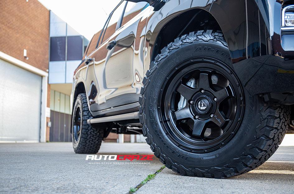 TOYOTA LANDCRUSIER SHOK MATTE BLACK