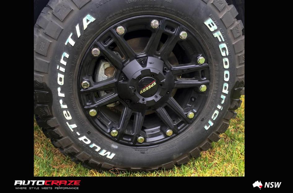 NISSAN NAVARA OUTLAW SATIN BLACK
