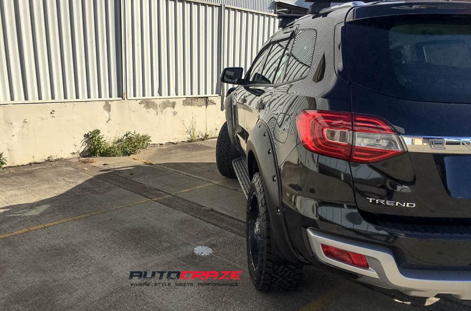 FORD EVEREST GD01 GRAPHITE MILLED ACCENTS WITH CHROME INSERTS
