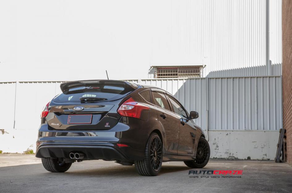 FORD FOCUS  5 STUD  LAS R MATTE BLACK