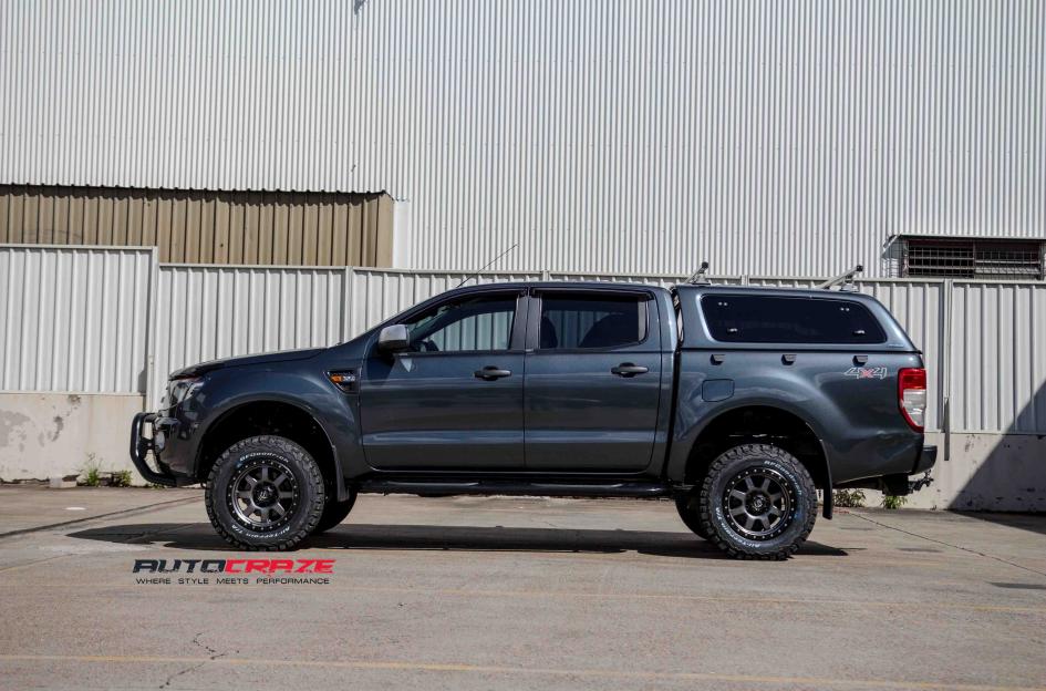 FORD-RANGER-TROPHY-MATTE-ANTHRACITE-WITH-BLACK-RING