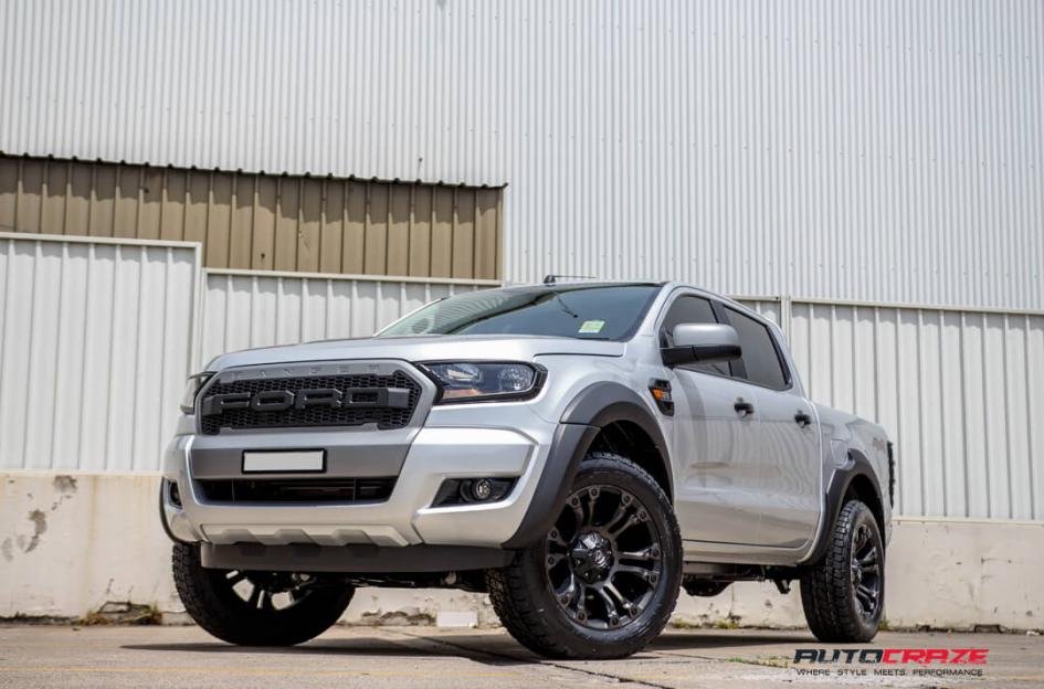 FORD-RANGER-VAPOR-BLACK-MACHINED-WITH-DARK-TINT