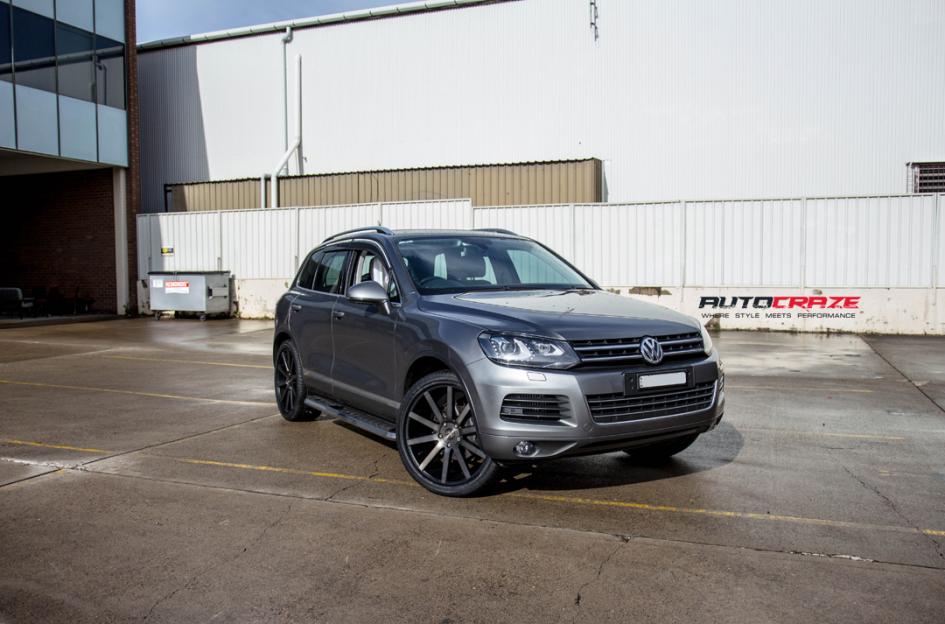 VOLKSWAGEN TOUAREG SHOT CALLA BLACK AND MACHINED WITH DARK TINT