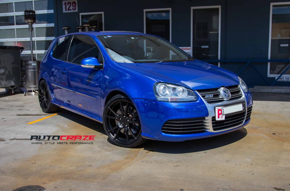 VOLKSWAGEN GOLF SF06 SATIN BLACK
