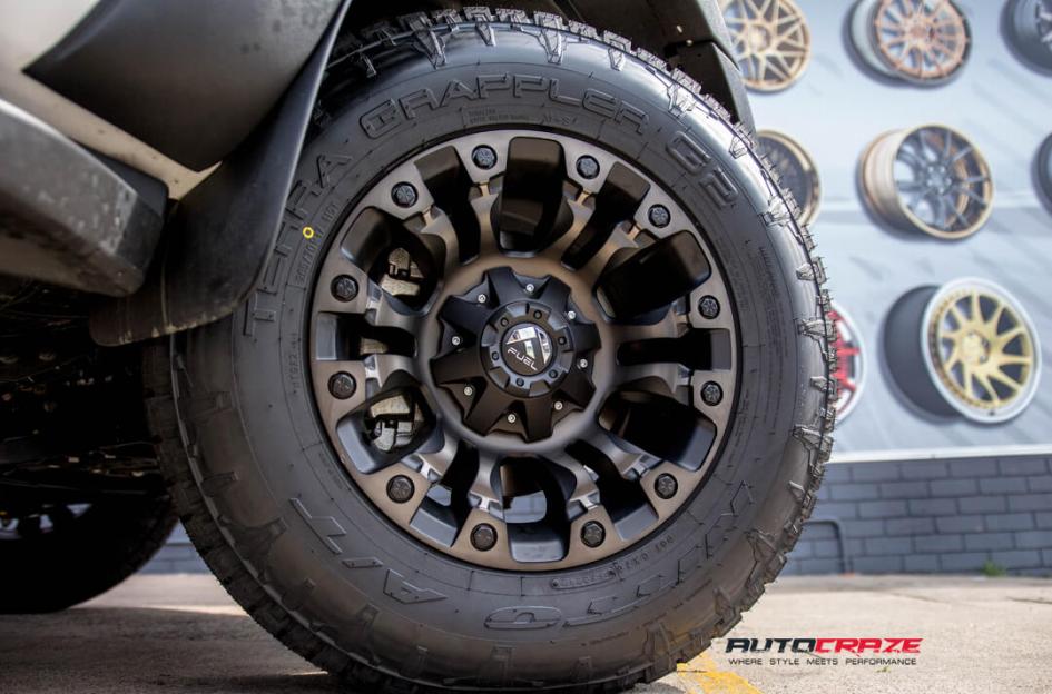 FORD EVEREST VAPOR BLACK MACHINED WITH DARK TINT