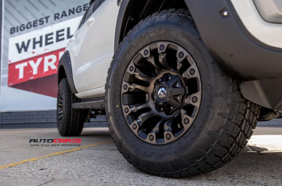 FORD EVEREST VAPOR BLACK MACHINED WITH DARK TINT