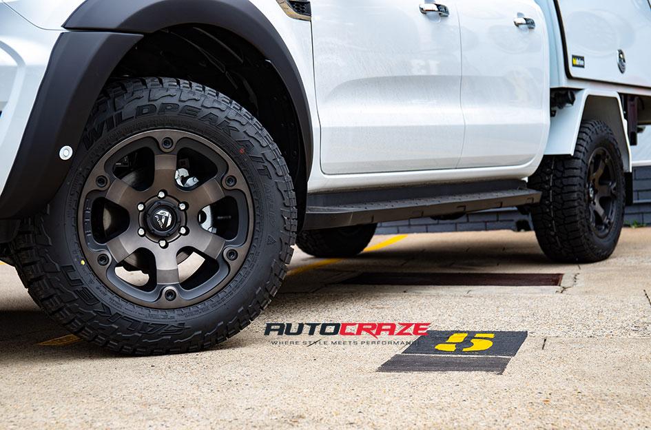 FORD RANGER BEAST BLACK MACHINED WITH DARK TINT
