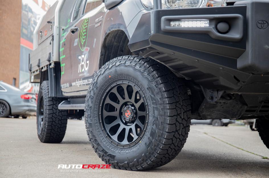 TOYOTA HILUX N80 4WD VICTIM MATTE BLACK