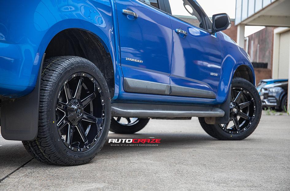 HOLDEN COLORADO BLADE  OR GLOSS BLACK MILLED