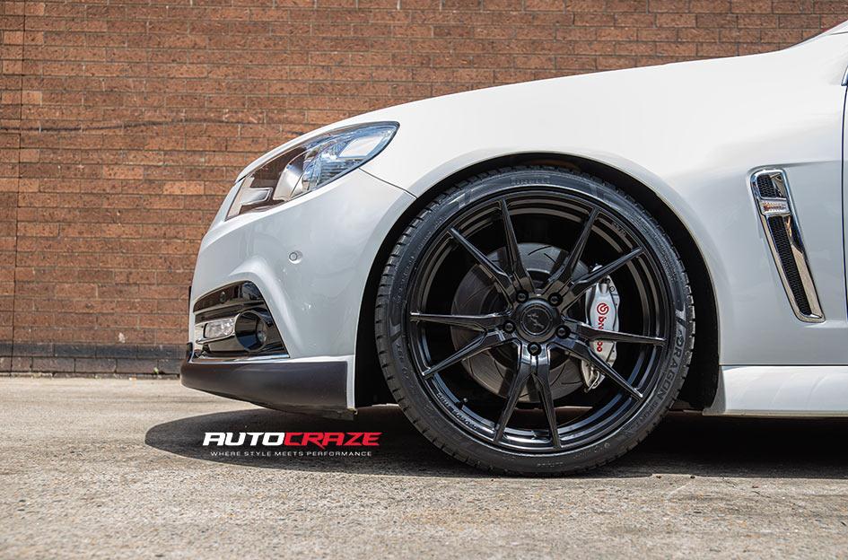 HOLDEN-COMMODORE-SF06-SATIN-BLACK