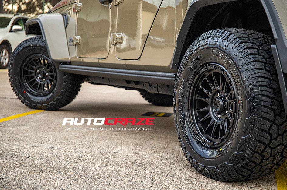 JEEP GLADIATOR IMPACT SATIN BLACK