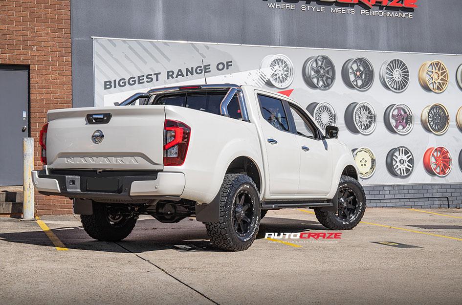 NISSAN NAVARA BLADE OR MATTE BLACK
