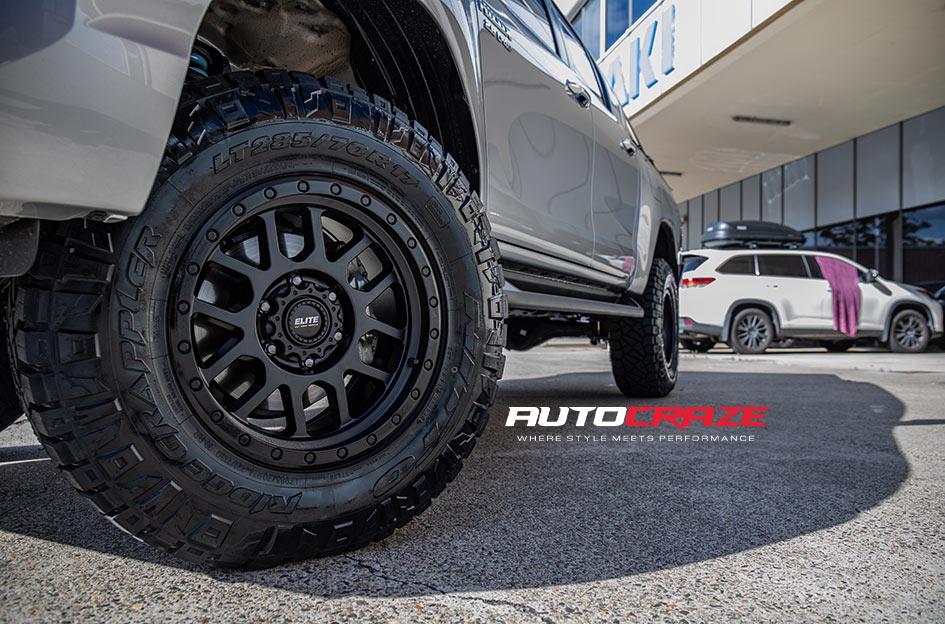 TOYOTA HILUX 4WD DETROIT MATTE BLACK