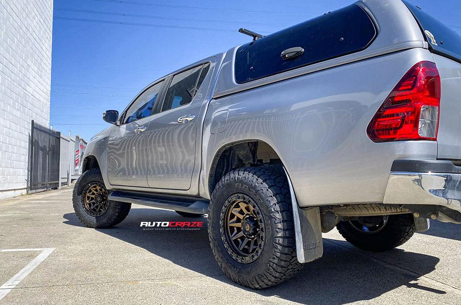 TOYOTA HILUX N80 4WD COVERT BRONZE BLACK LIP