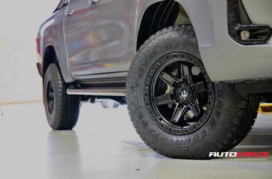 TOYOTA HILUX N80 4WD KICKER MATTE BLACK