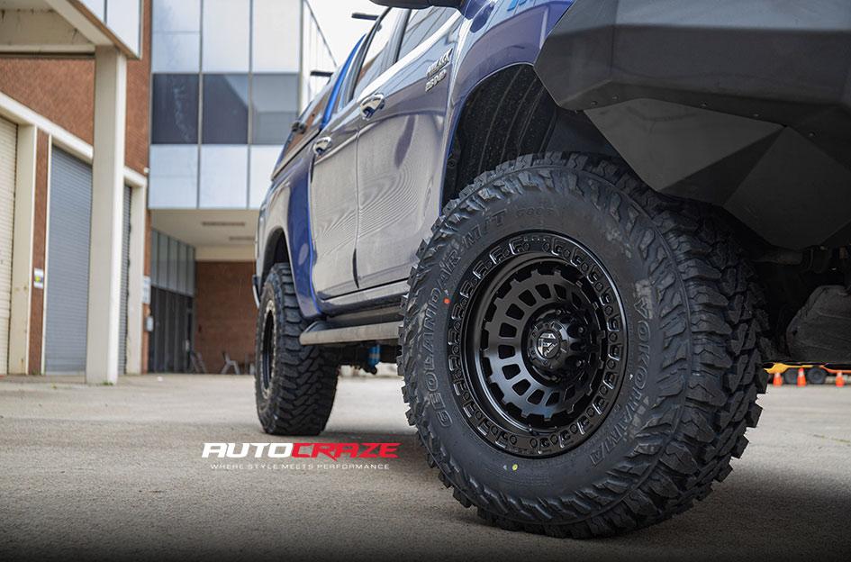 TOYOTA HILUX N80 4WD ZEPHYR MATTE BLACK