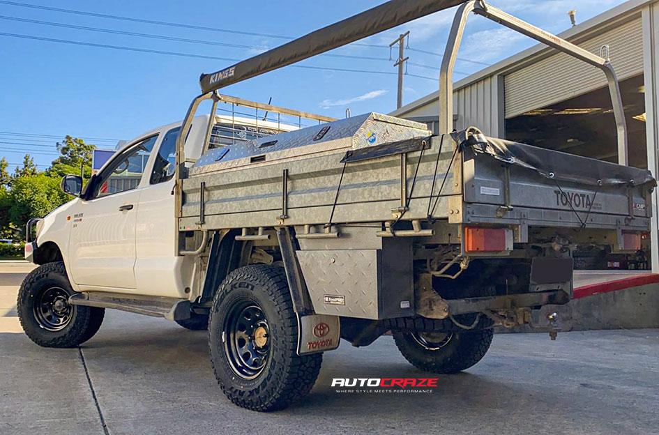 TOYOTA HILUX N70 4WD D HOLE BLACK