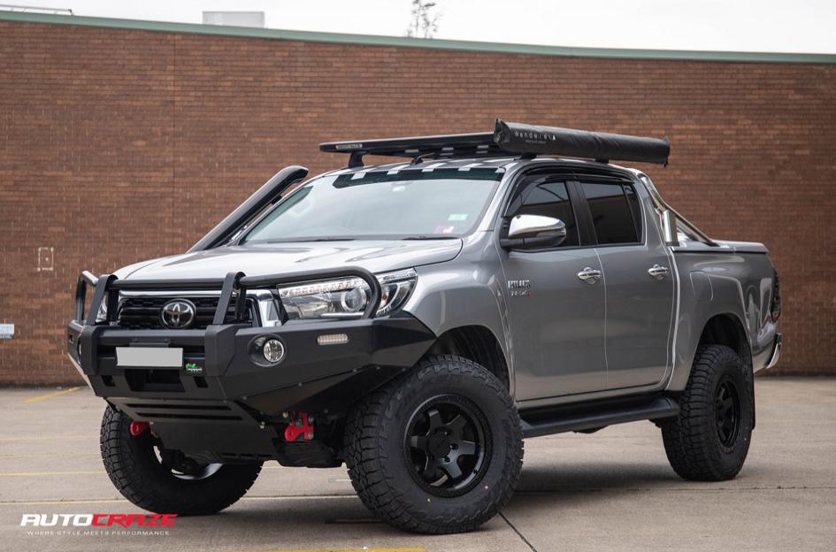 TOYOTA HILUX N80 4WD SIX MATTE BLACK